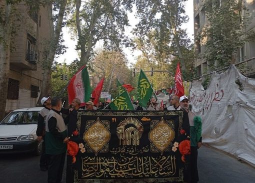 تهران در سوگ شمس‌الشموس؛ حرکت دسته‌های عزاداری به سمت بیت رهبر شهید