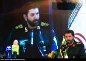 مردم تا زمانی که احساس کنند حضورشان لازم است در خیابان می‌مانند