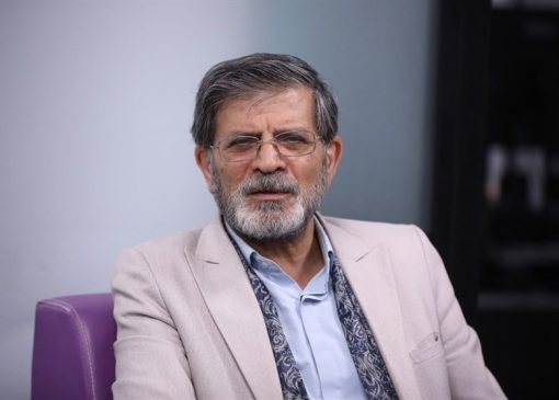 روایت ناصر فیض از «اتاق سیگار» و حاشیه‌های دیدار شاعران با رهبر شهید
