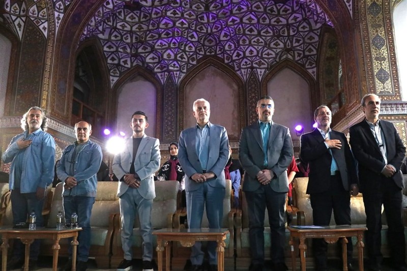 رونمایی پوستر جشنواره فیلم کودک و نوجوان 38 با یادی از بچههای میناب رونمایی پوستر جشنواره فیلم کودک و نوجوان 38 با یادی از بچههای میناب