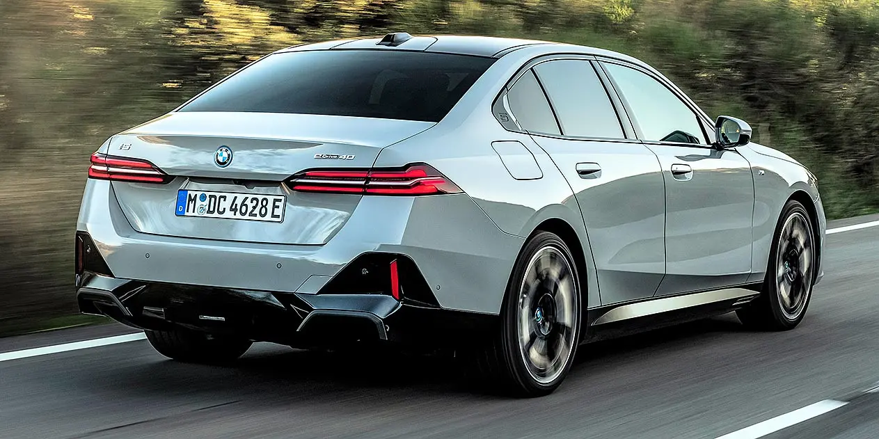 bmw-i5-edrive40-rear